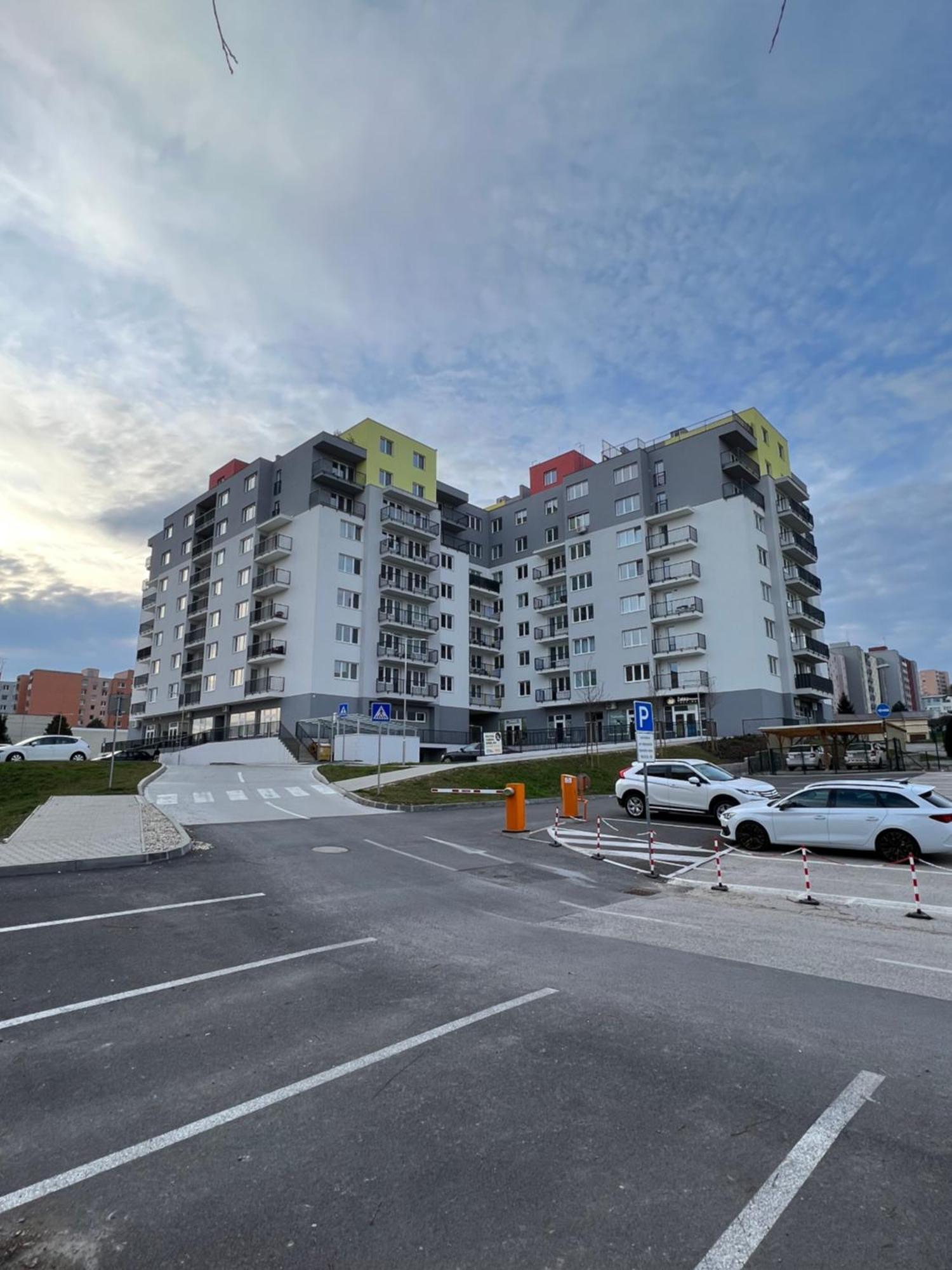 Cozy Stay Apartment Trenčín エクステリア 写真